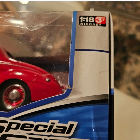 Maisto 1939 Ford Deluxe coupe 1/18 scale - Picture 4 of 5